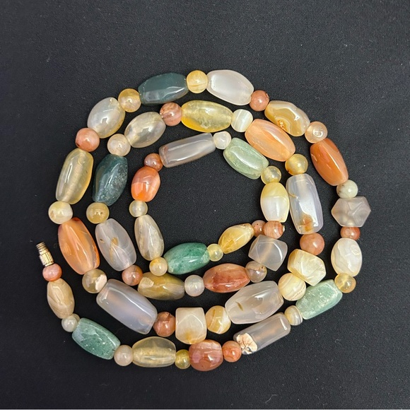 BEAUTIFUL NATURAL STONE MIXED AGATE NECKLACE - Picture 4 of 7